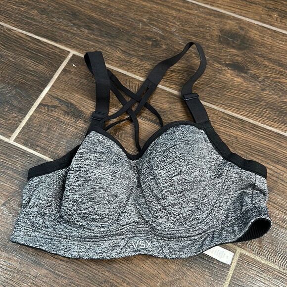 🏋️♀️✨ Victoria’s Secret Sports Bra - Size 32B - Black and Gray - Picture 1 of 4